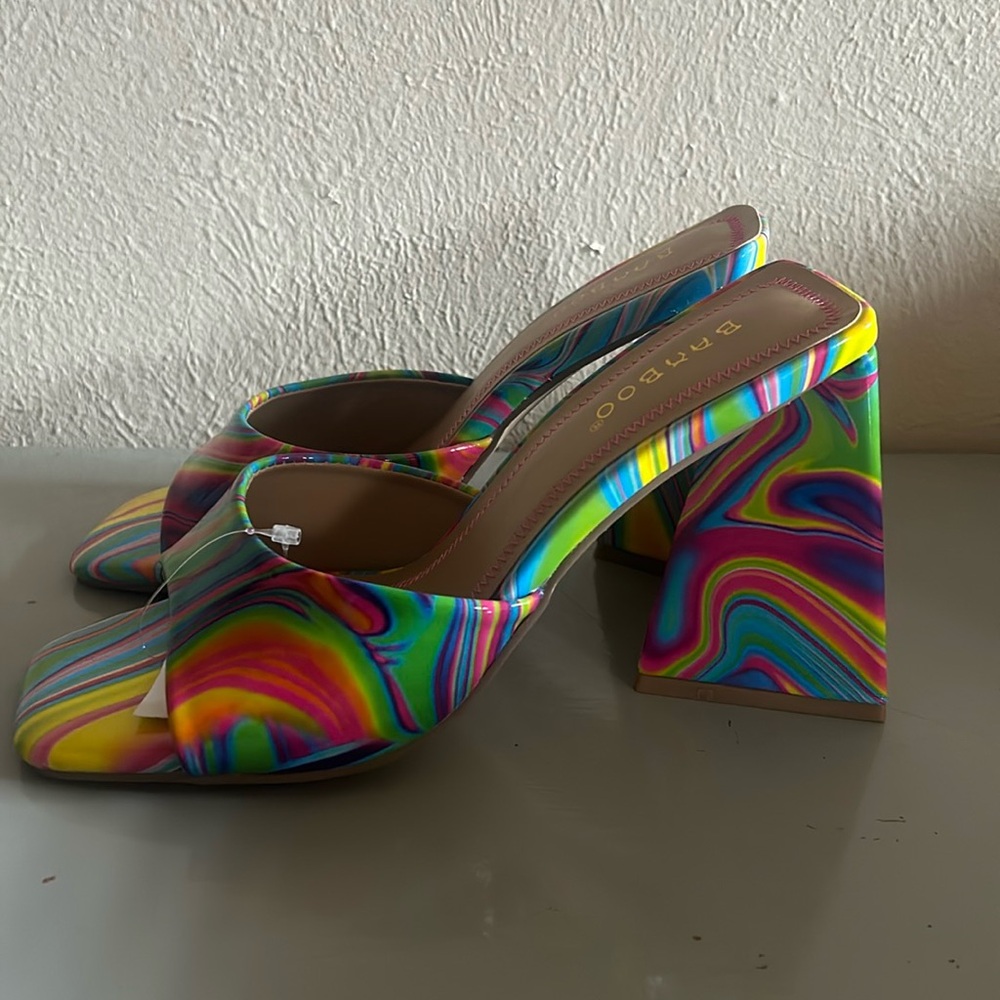 Bamboo Premier Swirl Patent Leather Square Toe Triangle Chunky Heel - Picture 3 of 11